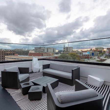 Modern 1Br Apt With Skywalk To Fiserv, Rooftop, And Parking มิลวอกี ภายนอก รูปภาพ