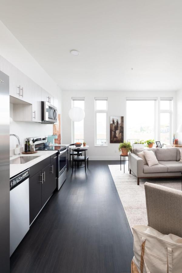Modern 1Br Apt With Skywalk To Fiserv, Rooftop, And Parking มิลวอกี ภายนอก รูปภาพ