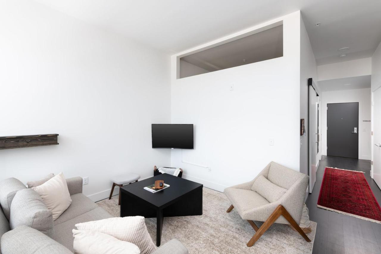 Modern 1Br Apt With Skywalk To Fiserv, Rooftop, And Parking มิลวอกี ภายนอก รูปภาพ